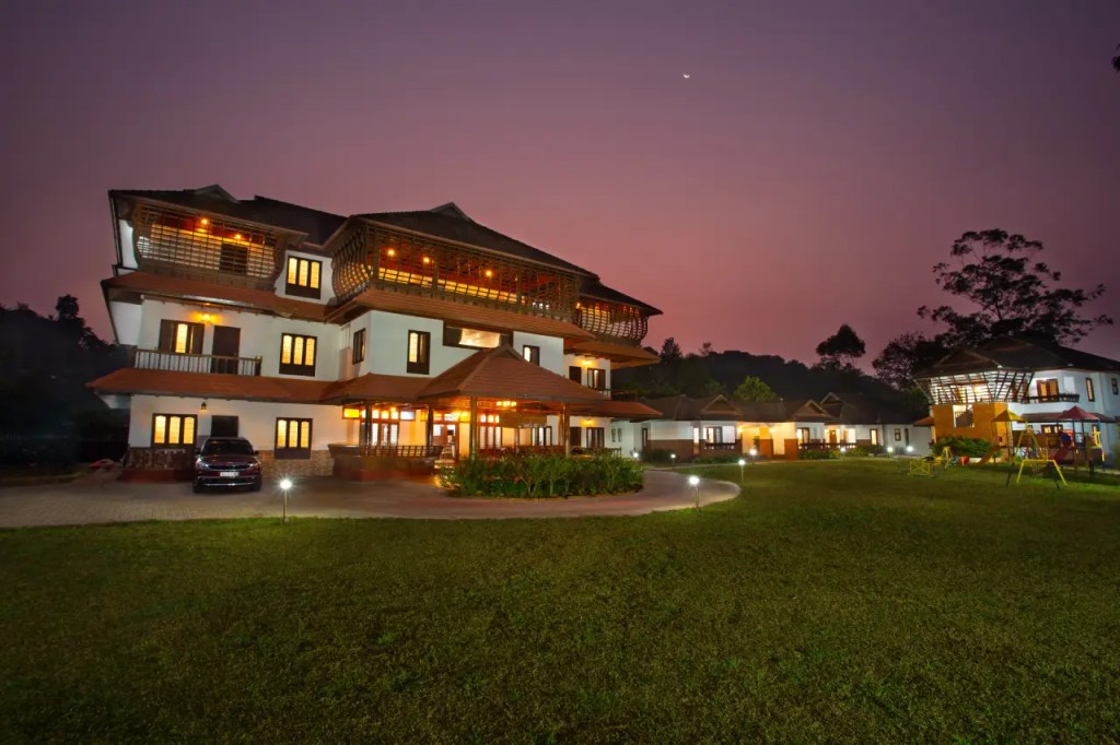 “Luxury accommodation at Heaven Inn Munnar for corporate gatherings and leisure travelers”