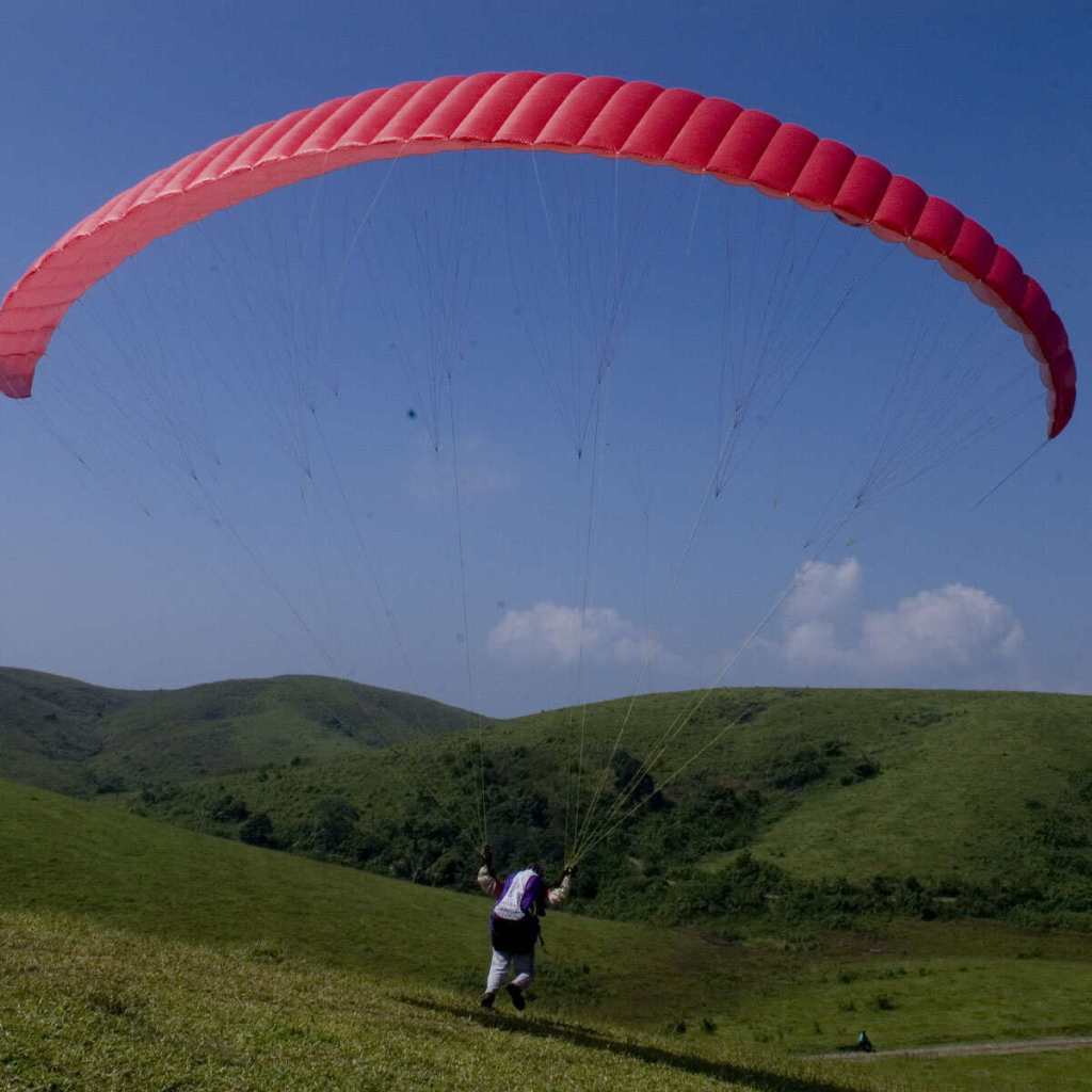 Experience the thrill of paragliding in Vagamon, just minutes from Foggy Knolls Resort, and enjoy breathtaking aerial views of Kerala’s misty hills.