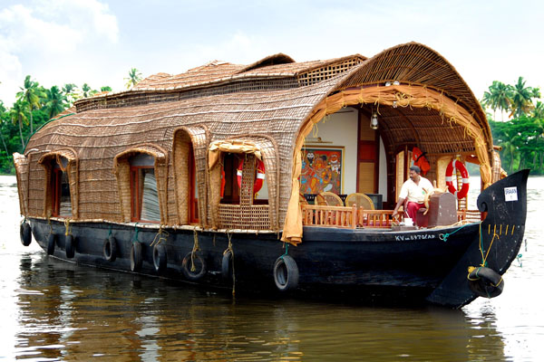 Book Cruise Land Kerala Houseboat Honeymoon Package in&nbsp;Alleppey