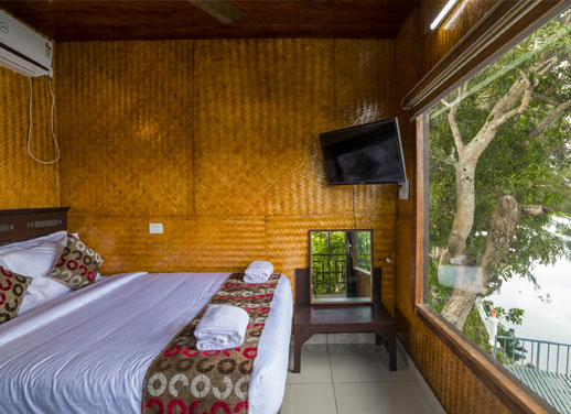 Comfortable stay at Warmth Lake Haven Alleppey with cozy rooms and serene backwater surroundings