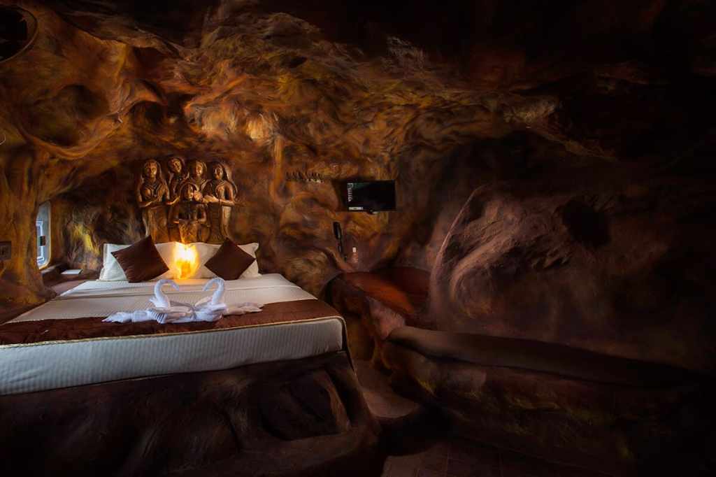 Luxury cave rooms at Foggy Knolls Resort with mountain views