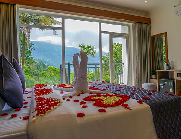 Elegant honeymoon decor at Winternote Resort Munnar – a perfect romantic setup with floral arrangements, warm lighting, and cozy interiors for an unforgettable Kerala honeymoon stay.