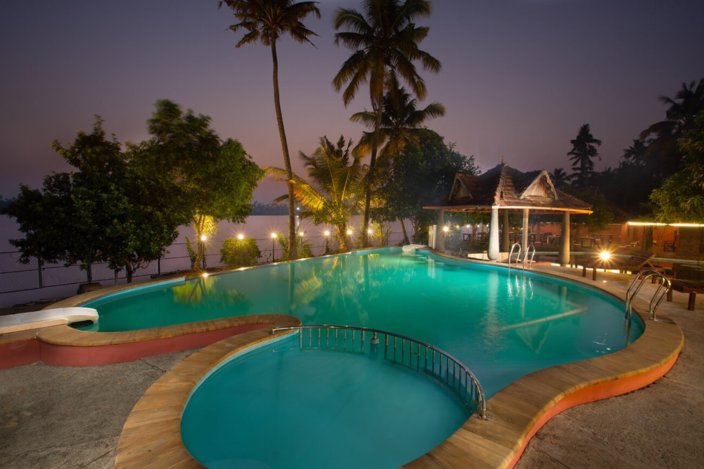 Swimming pool in akanta frro refreshment